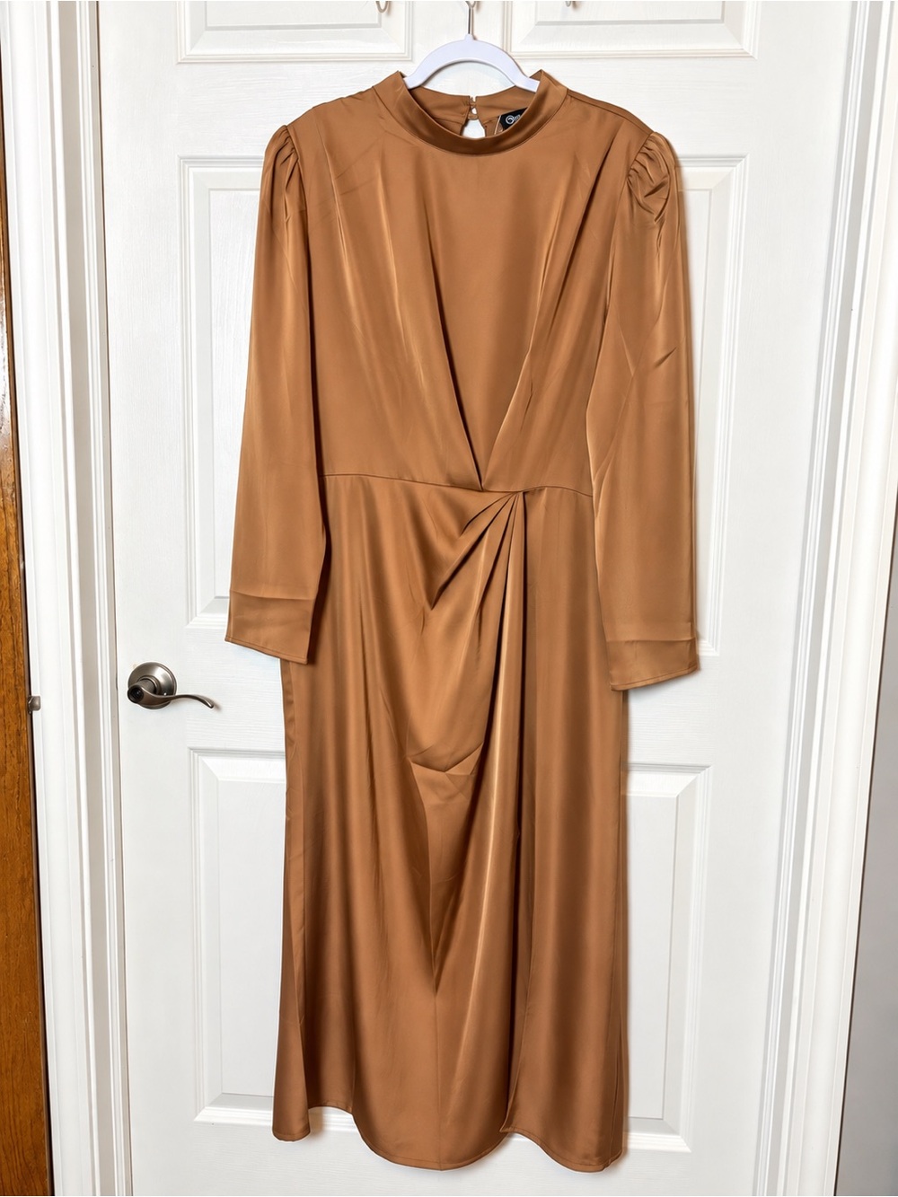 Elegant Midi Dress in Camel Brown with Twist Detail